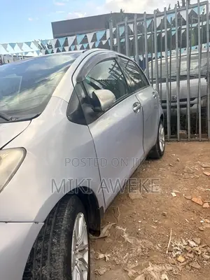 Toyota Yaris 2010 Pink