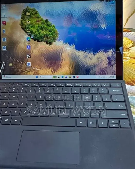 New Laptop Microsoft Surface 8GB Intel Core i5 SSD 256GB