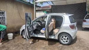 Toyota Vitz 1.0 FWD 5dr 2000 Silver