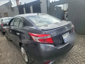 Toyota Yaris 2015 Gray