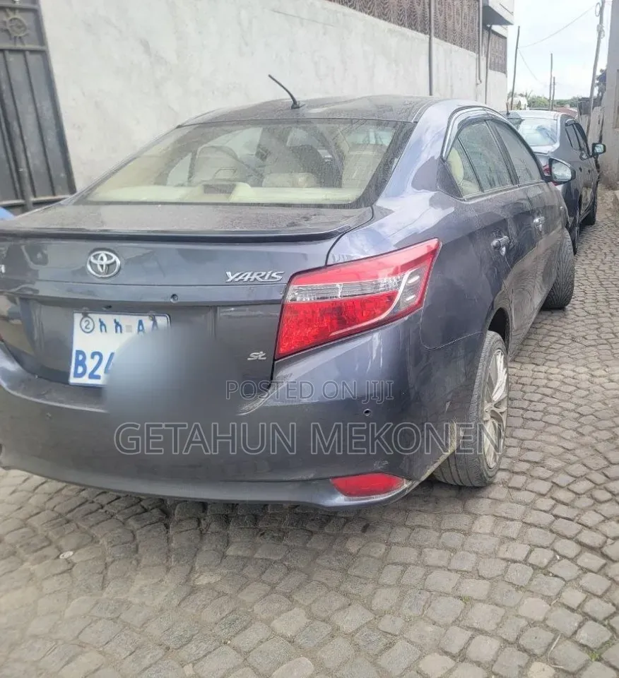 Toyota Yaris 2015 Gray