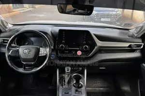 Toyota Highlander 2022 Blue