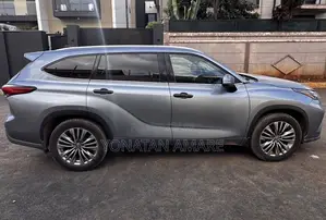 Toyota Highlander 2022 Blue