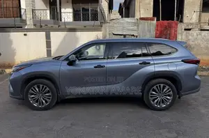 Toyota Highlander 2022 Blue