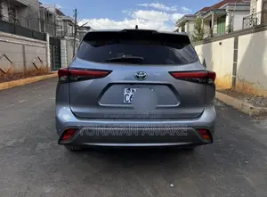 Toyota Highlander 2022 Blue