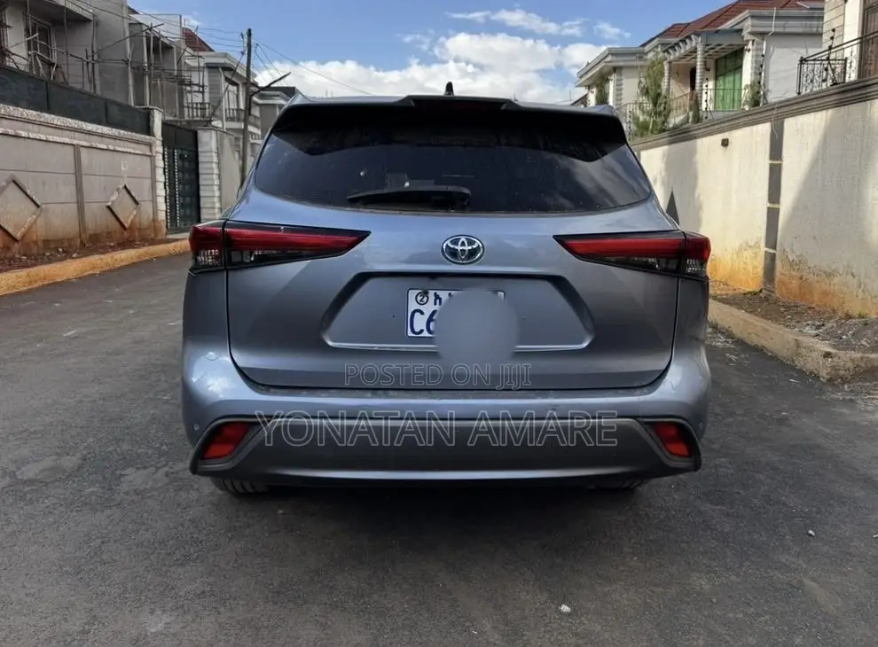 Toyota Highlander 2022 Blue