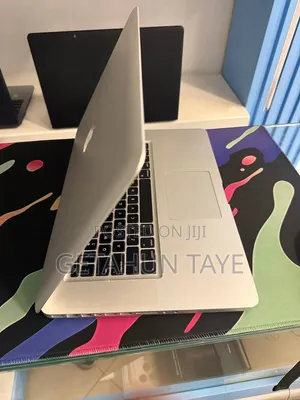 New Laptop Apple MacBook Pro 2021 M1 4GB Intel Core i7 SSD 500GB