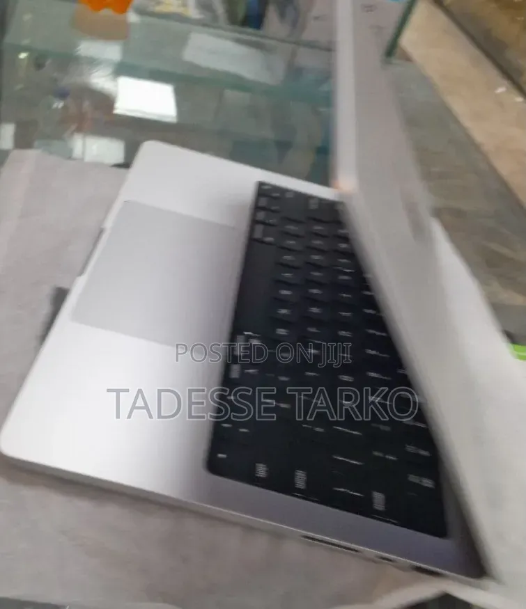 New Laptop Apple MacBook Pro 2024 M4 24GB Apple M4 Pro SSD 512GB