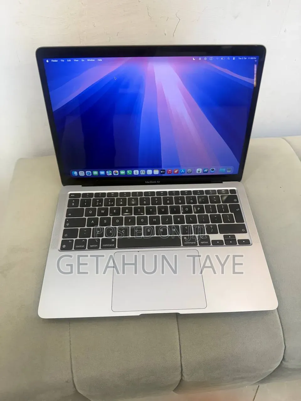New Laptop Apple MacBook Pro 2021 M1 8GB Intel Core i7 SSD 512GB