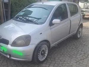 Toyota Vitz 2001 Silver