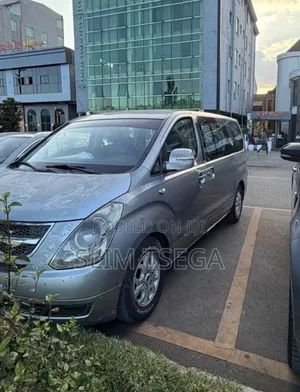 Hyundai Satellite 2011 Silver