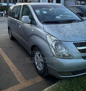 Hyundai Satellite 2011 Silver