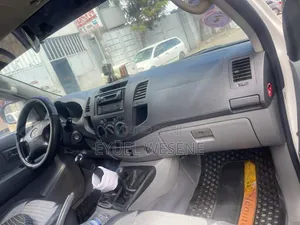 Toyota Hilux 2011 White