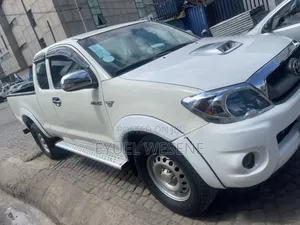 Toyota Hilux 2011 White