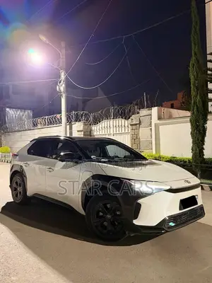 Toyota bZ4X 71.4 kWh FWD 2022 White