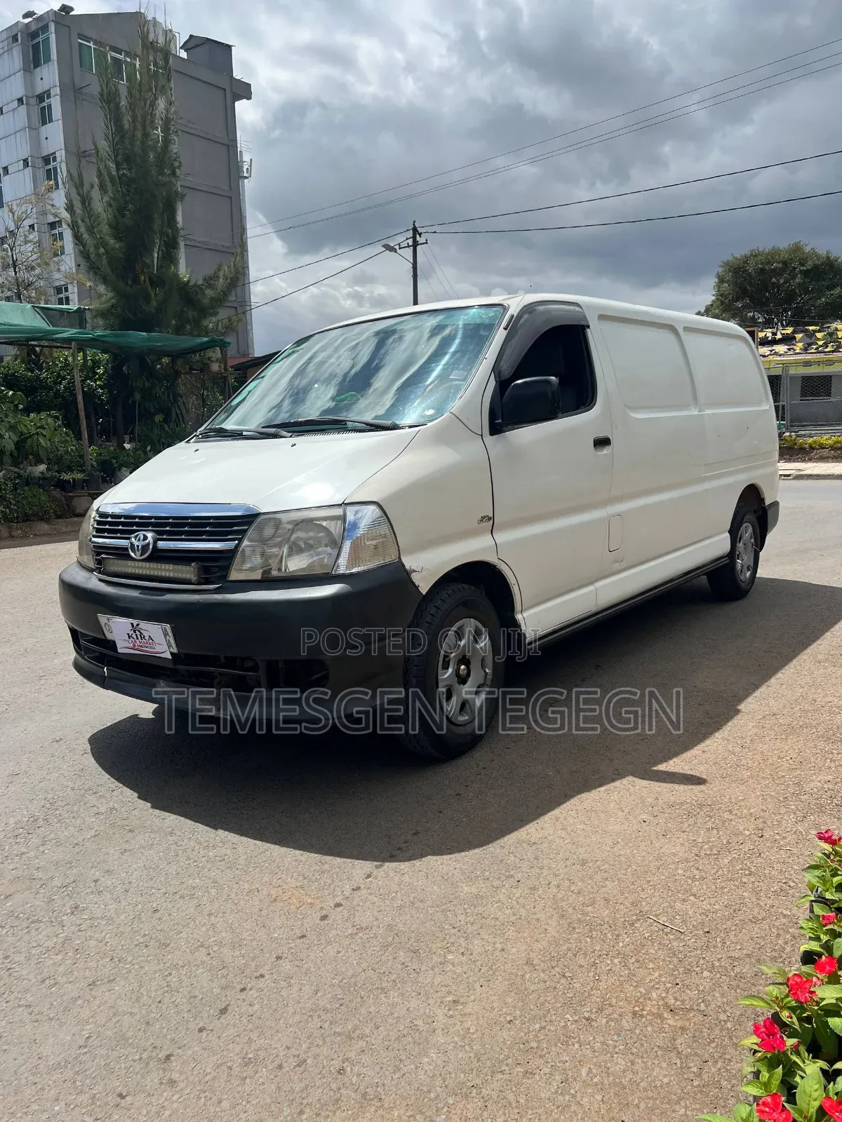 Toyota HiAce 2011 White
