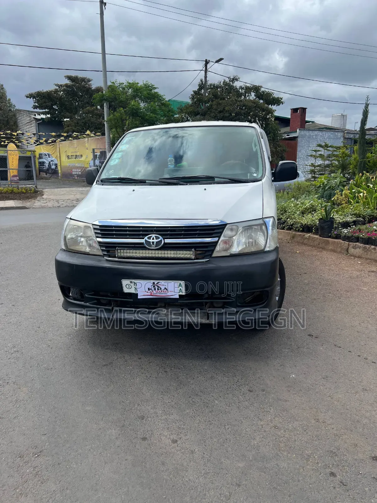 Toyota HiAce 2011 White