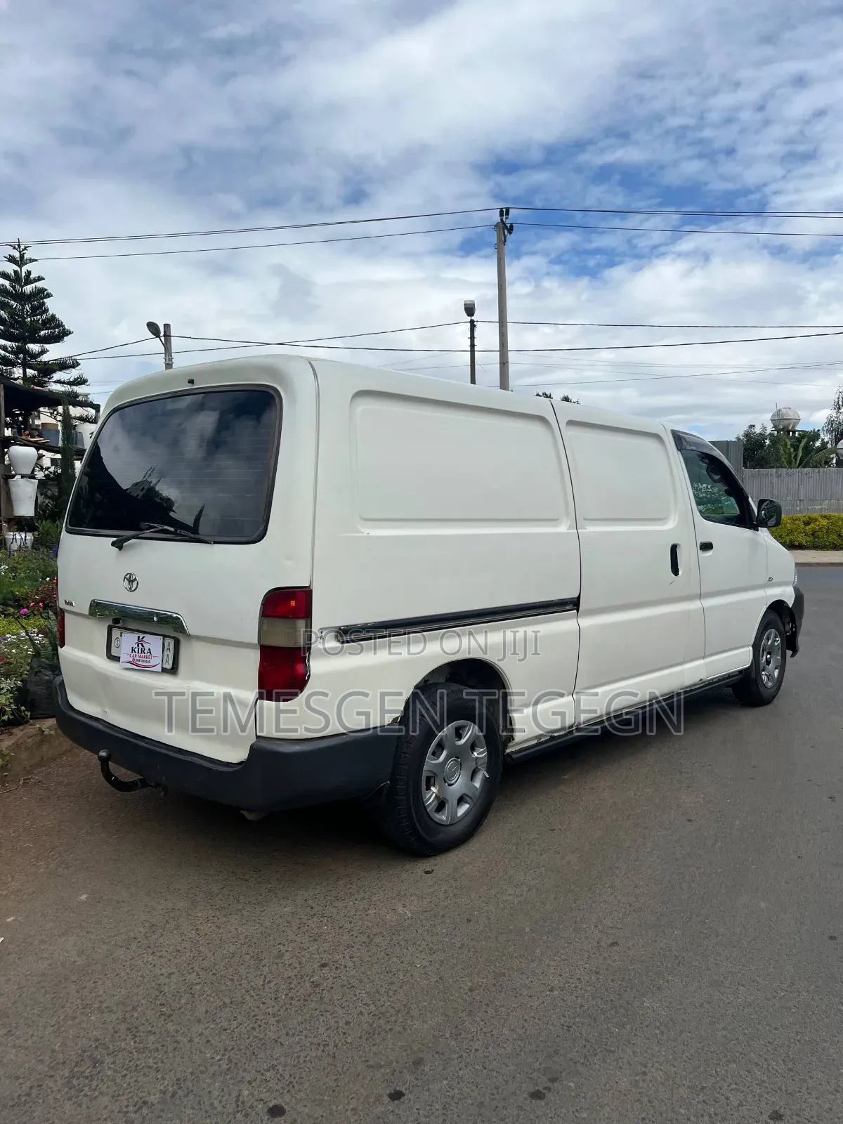 Toyota HiAce 2011 White
