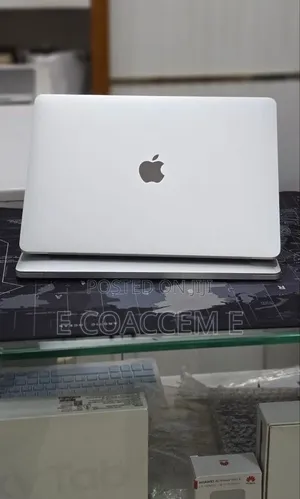 New Laptop Apple MacBook Pro 2015 16GB Intel Core i5 SSD 256GB