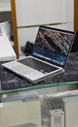 New Laptop Apple MacBook Pro 2015 16GB Intel Core i5 SSD 256GB