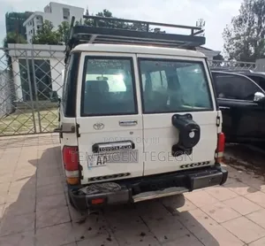 Toyota Land Cruiser 2012 White