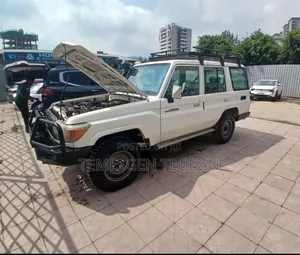 Toyota Land Cruiser 2012 White
