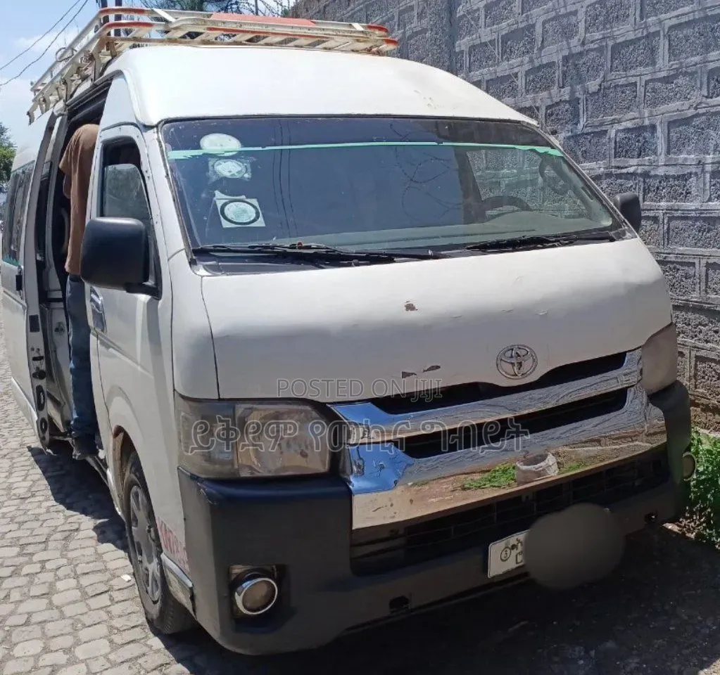 Toyota HiAce 2012 White