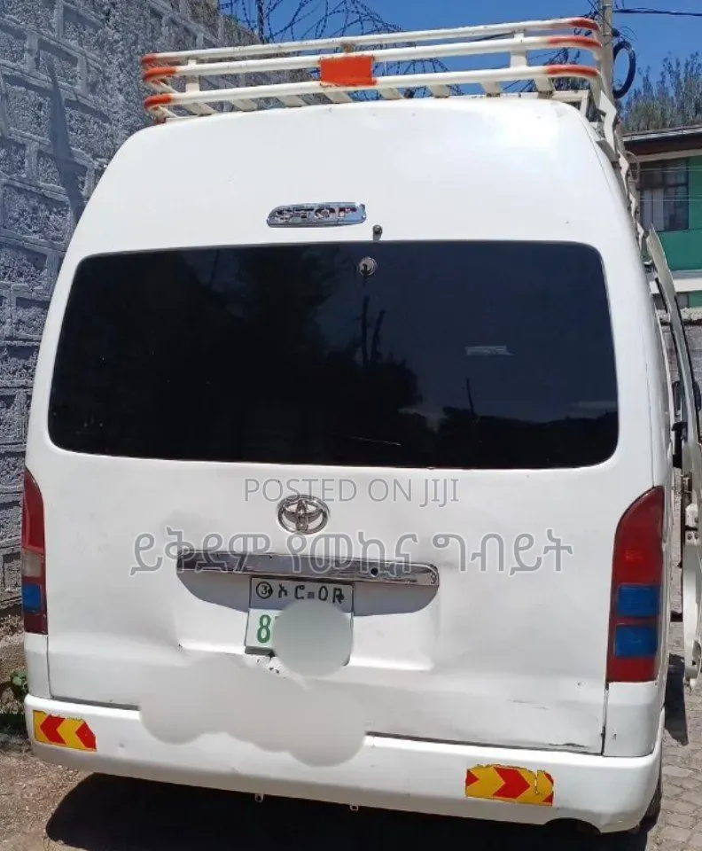 Toyota HiAce 2012 White