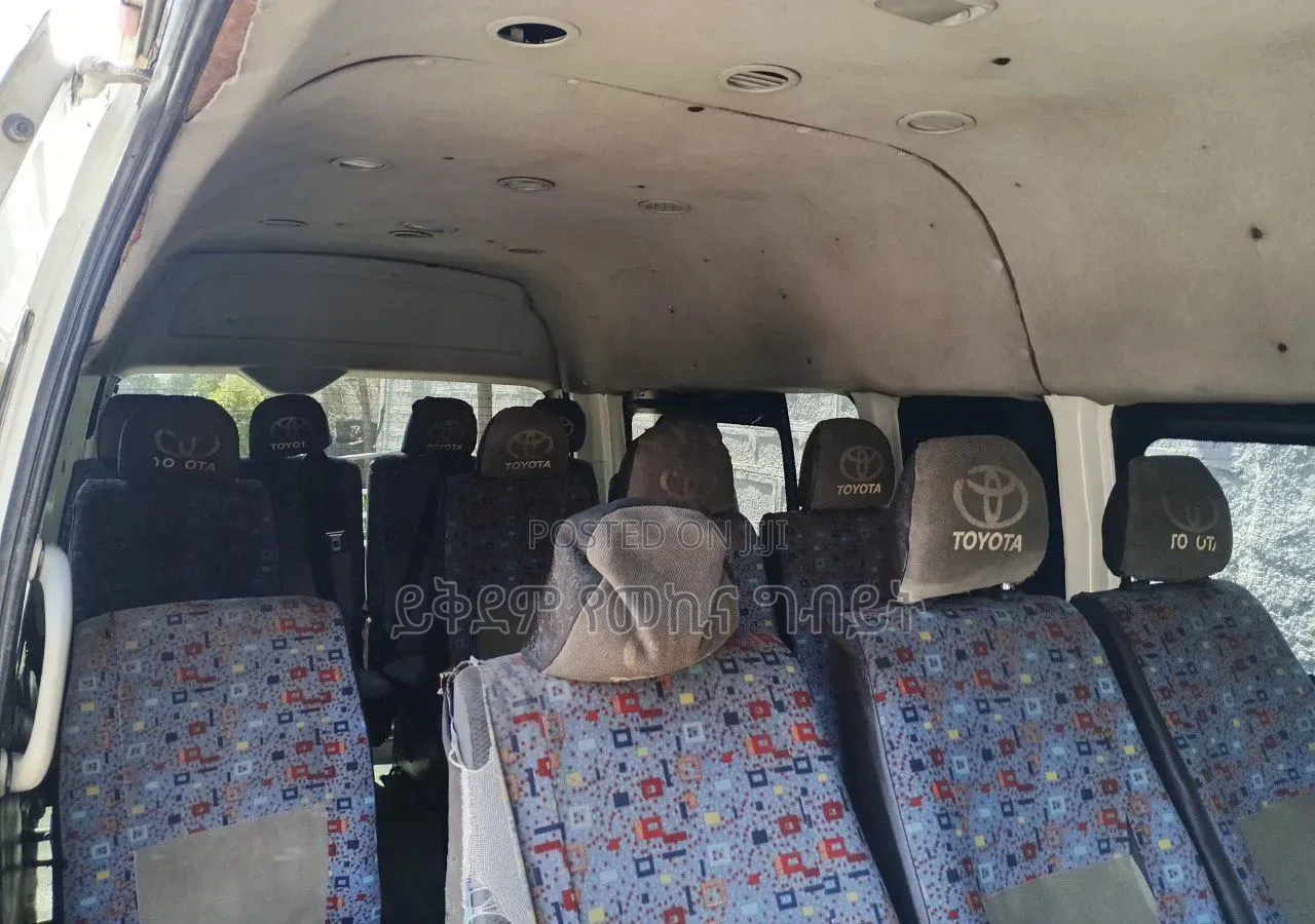 Toyota HiAce 2012 White
