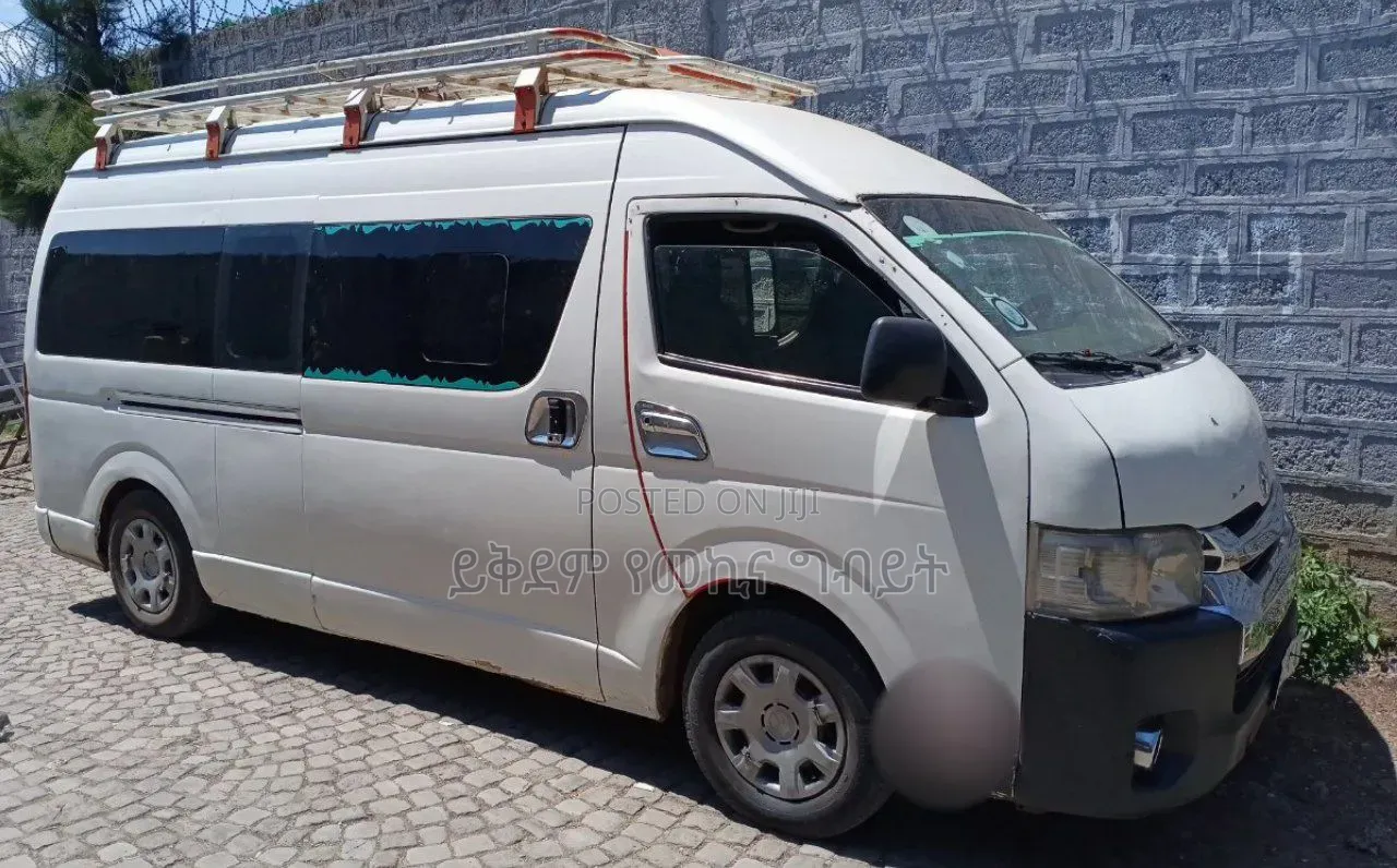 Toyota HiAce 2012 White