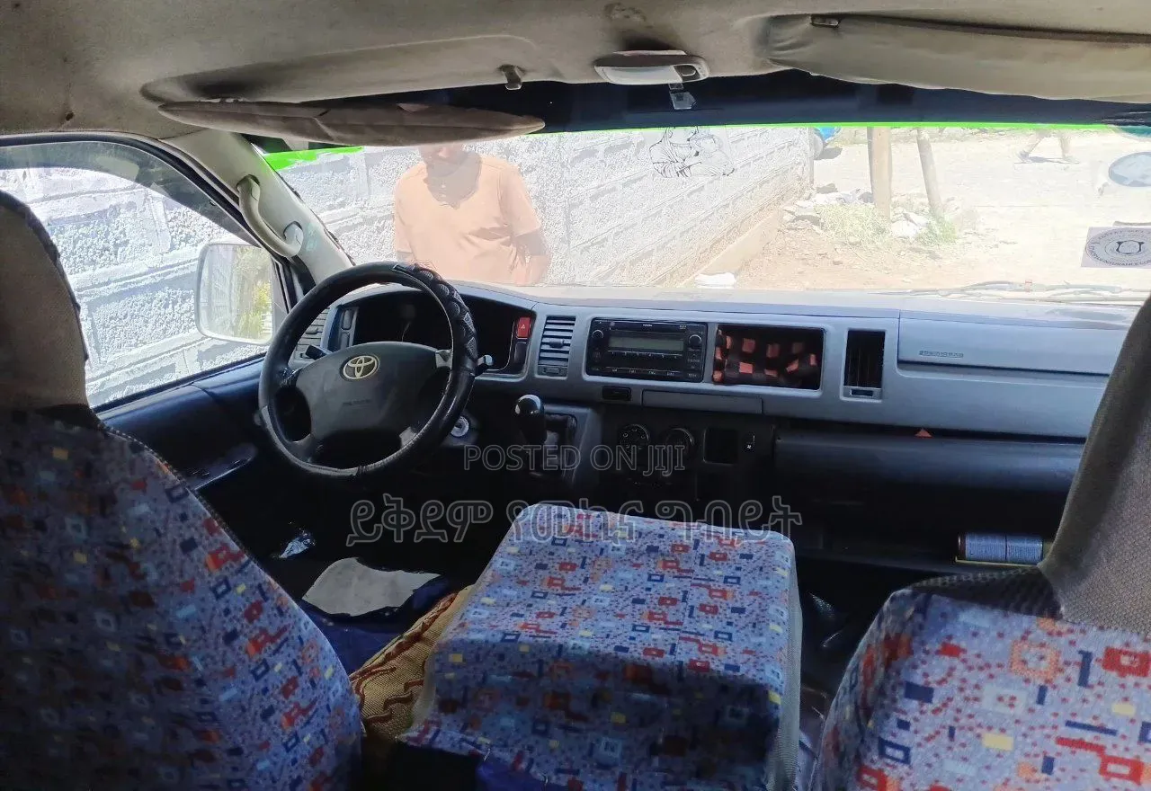 Toyota HiAce 2012 White