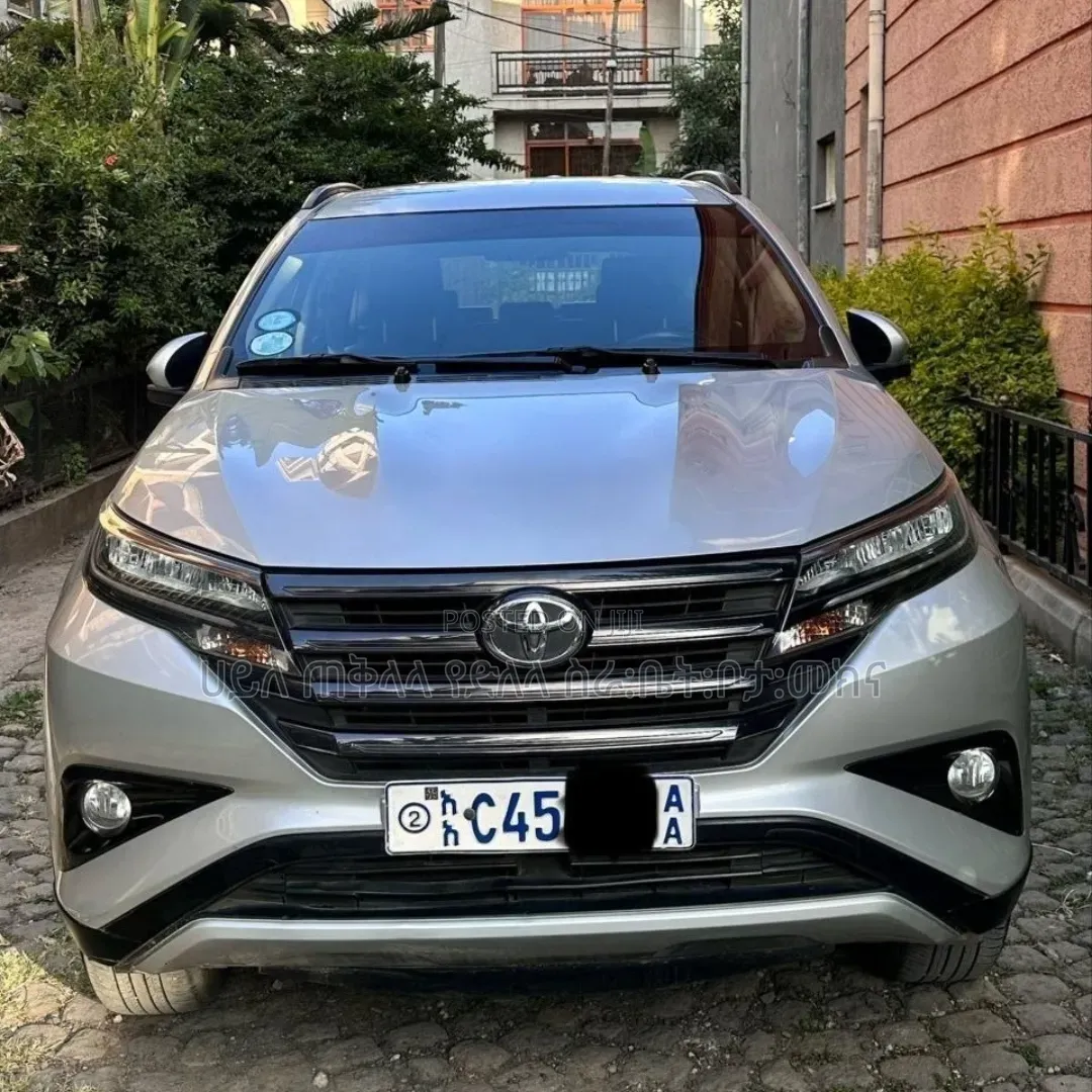 Toyota Rush 2023 Silver