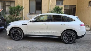 Mercedes-Benz EQC EQC400 4MATIC 2022 Ivory
