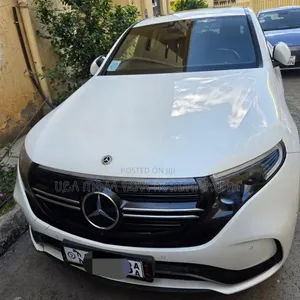 Mercedes-Benz EQC EQC400 4MATIC 2022 Ivory