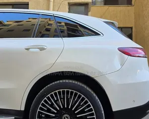 Mercedes-Benz EQC EQC400 4MATIC 2022 Ivory
