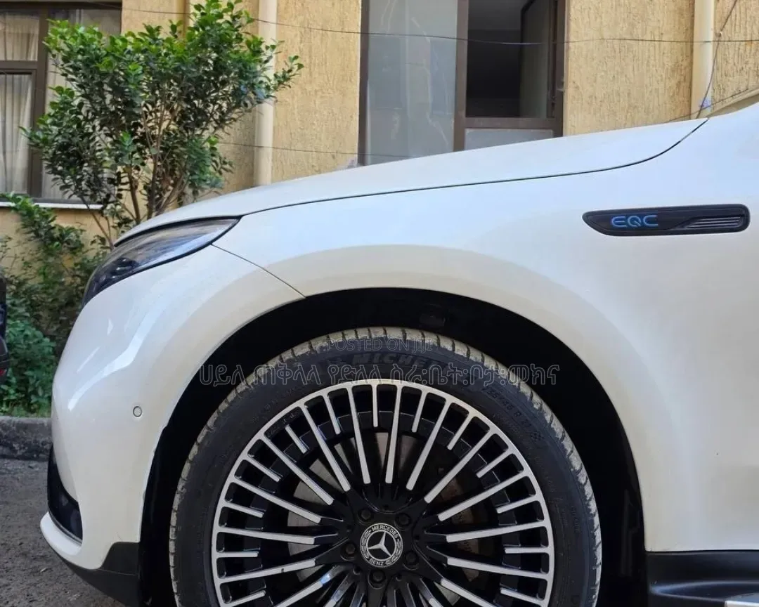 Mercedes-Benz EQC EQC400 4MATIC 2022 Ivory