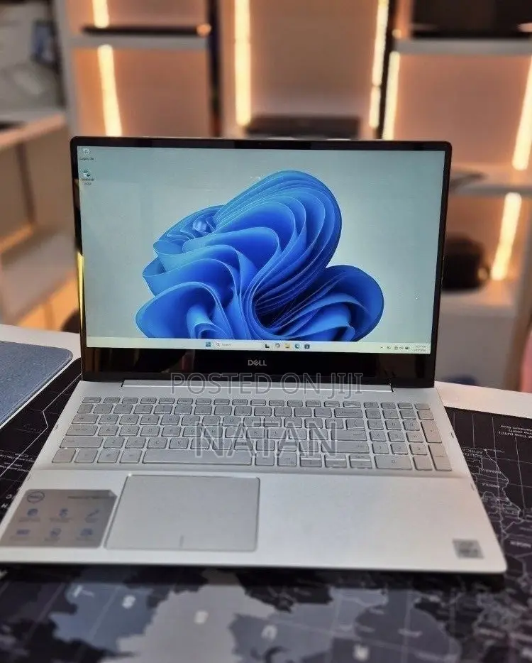 New Laptop Dell Inspiron 15 5578 2-in-1 16GB Intel Core i5 SSD 256GB