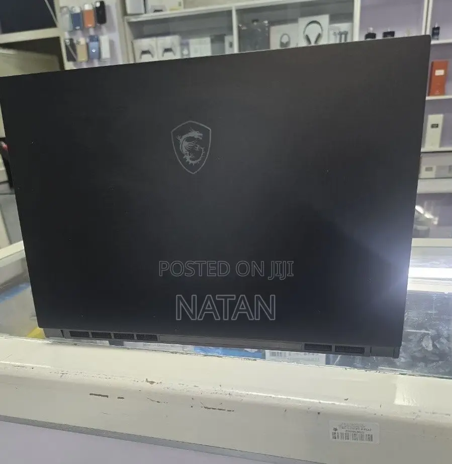 New Laptop MSI Creator 17 B11UH-416 16GB Intel Core i7 SSD 512GB