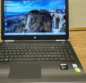 New Laptop HP Pavilion 15 8GB Intel Core i5 SSD 256GB