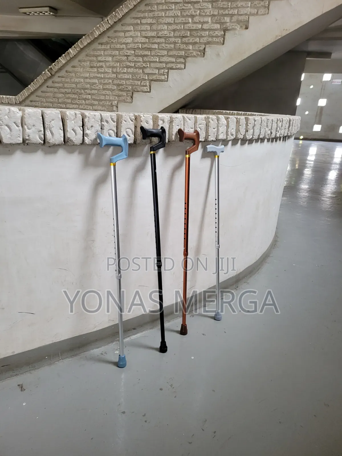 Cane for Patients肖凸walking Stick繇¤the Walking Aid Is for (e.g.,elderly