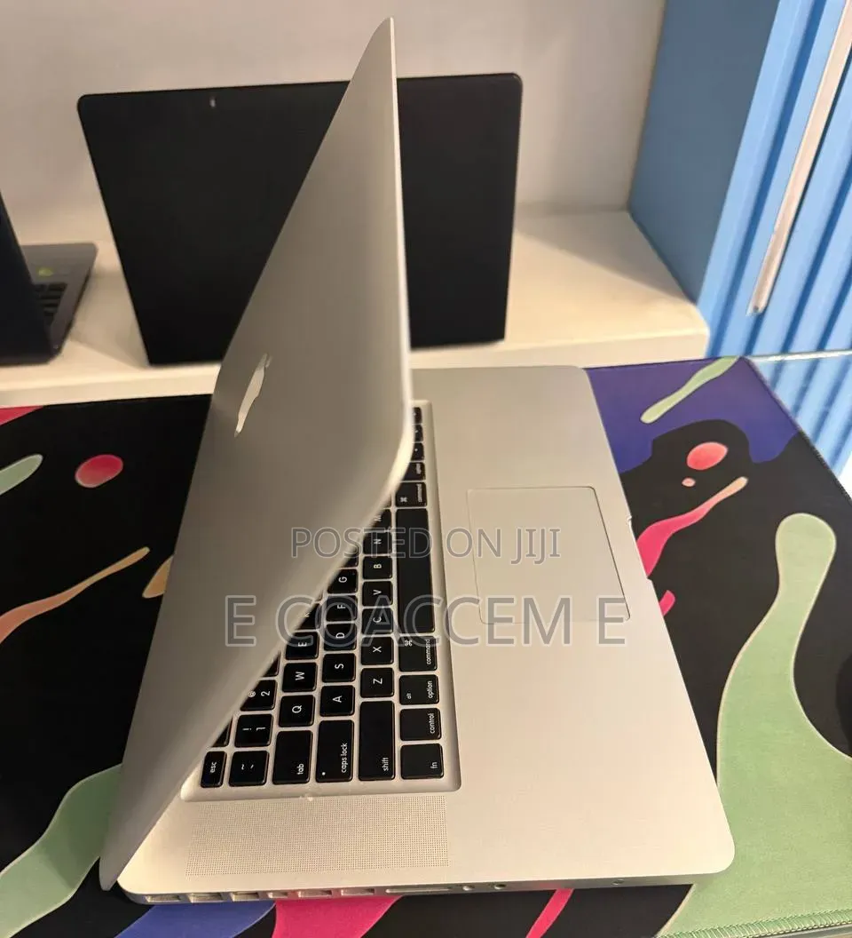 New Laptop Apple MacBook Pro 2011 4GB Intel Core i7 SSD 500GB