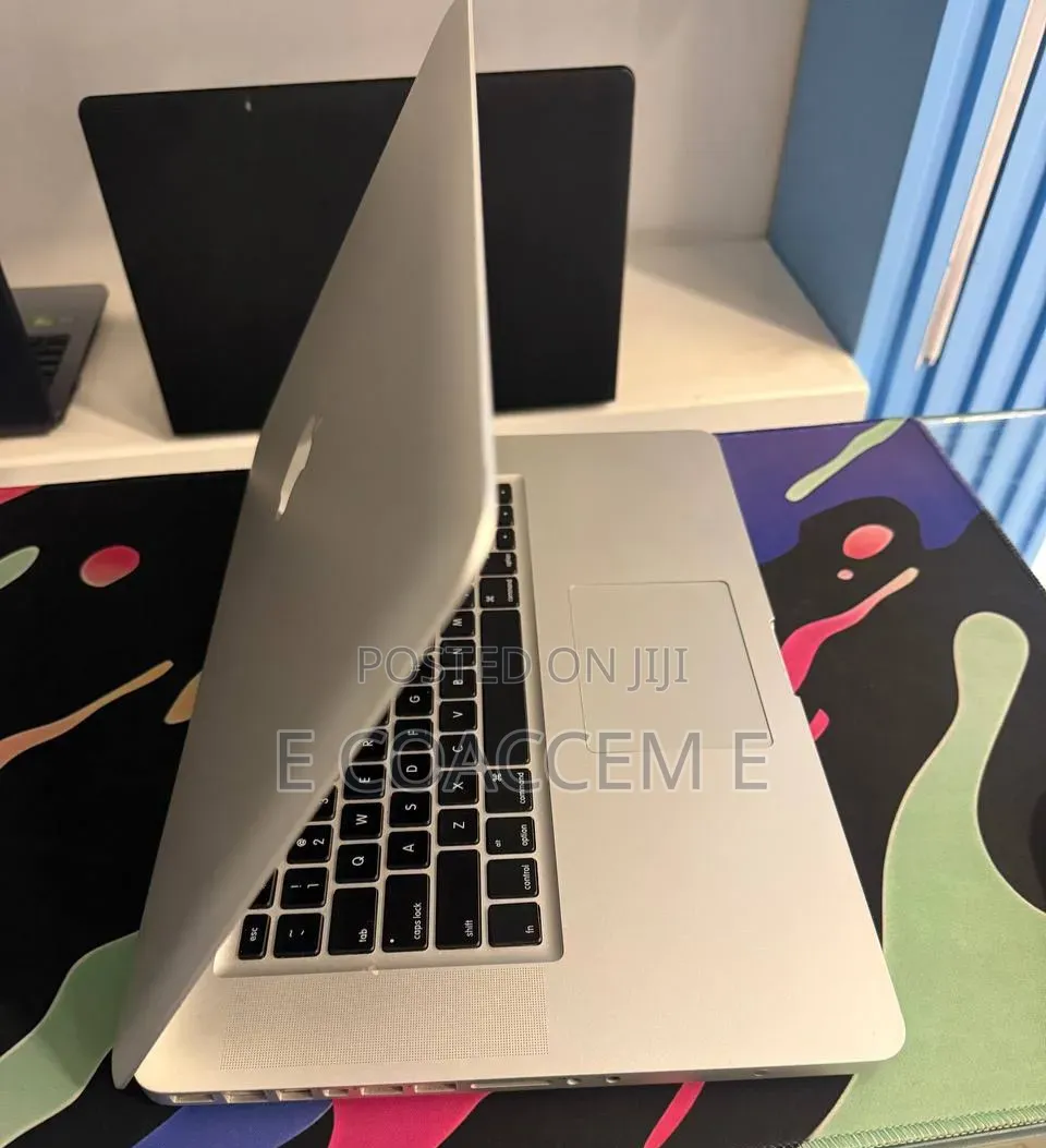 New Laptop Apple MacBook Pro 2011 4GB Intel Core i7 SSD 500GB