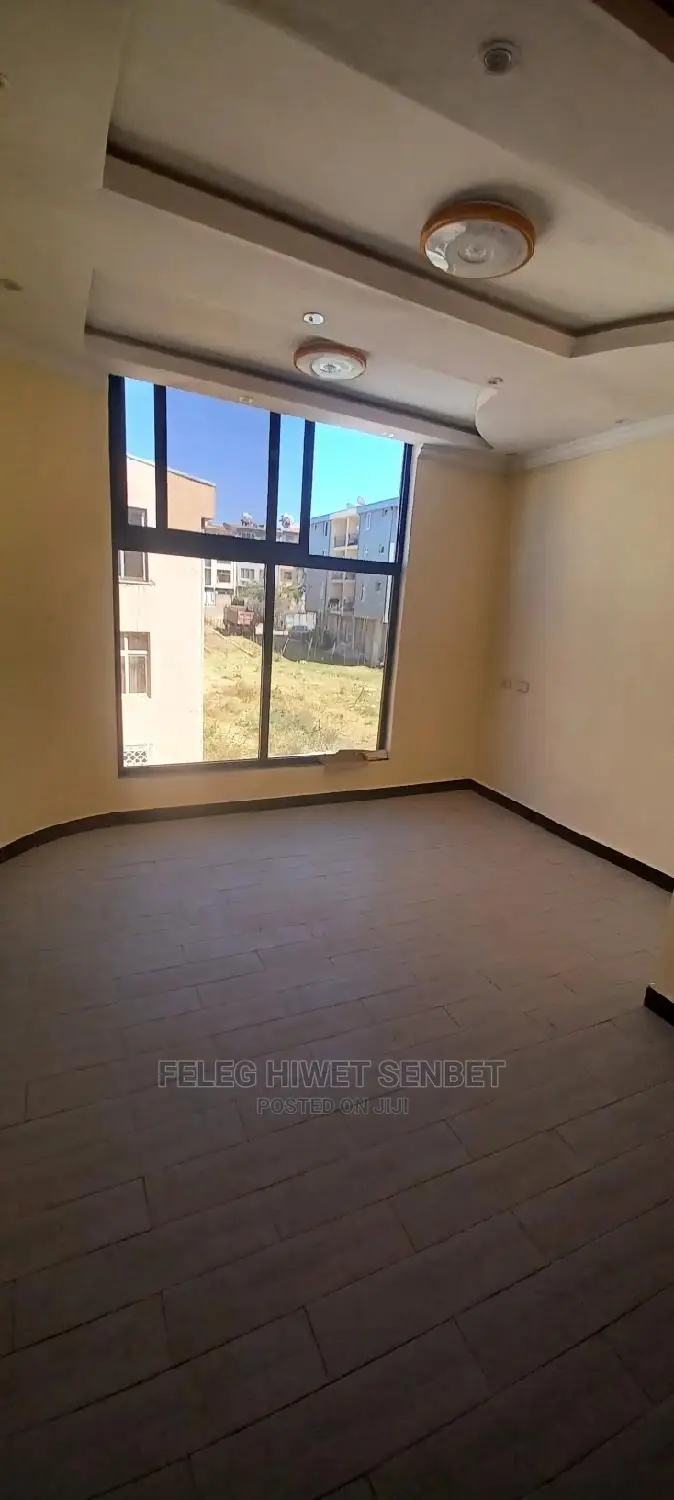 6bdrm House in አአ, Bole for sale