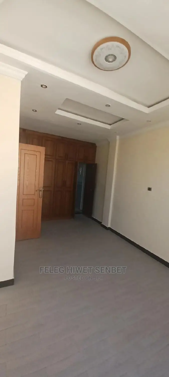 6bdrm House in አአ, Bole for sale