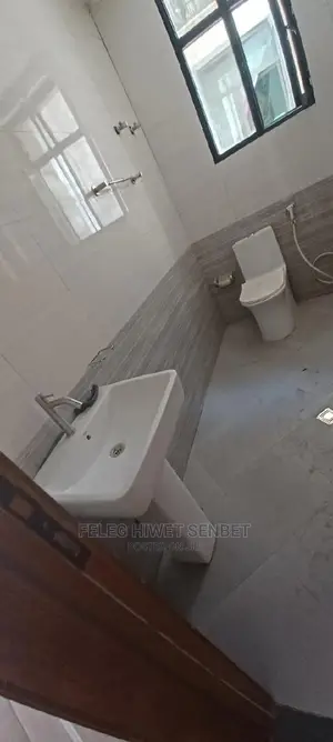 6bdrm House in አአ, Bole for sale