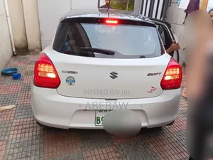 Suzuki Swift 2022 White