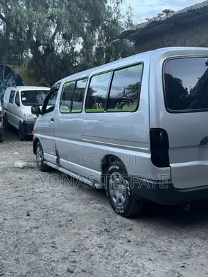 Toyota HiAce 2006 Silver