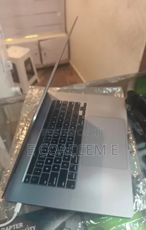New Laptop Apple MacBook Pro 2019 64GB Intel Core i9 SSD 512GB