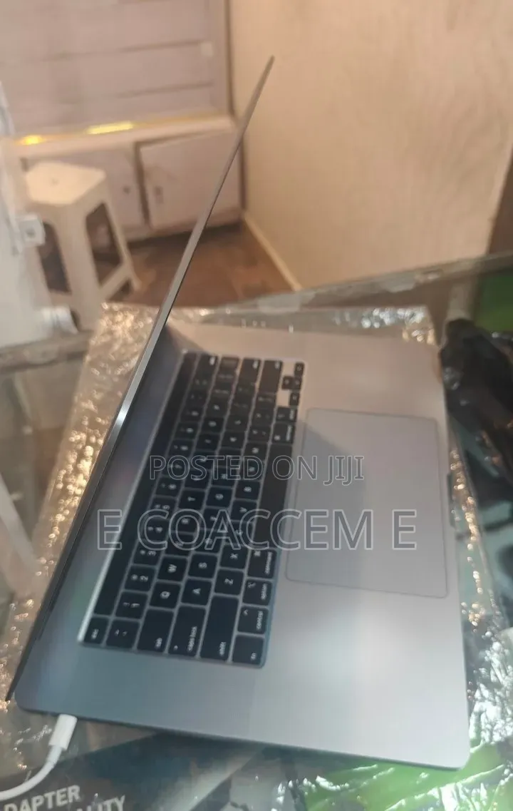 New Laptop Apple MacBook Pro 2019 64GB Intel Core i9 SSD 512GB