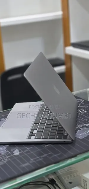 New Laptop Apple MacBook Pro 2020 M1 16GB Apple M1 Pro SSD 256GB